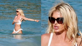 50-letnia Victoria Silvstedt odziana w białe bikini pluska się w karaibskich wodach. Czas się dla niej zatrzymał?