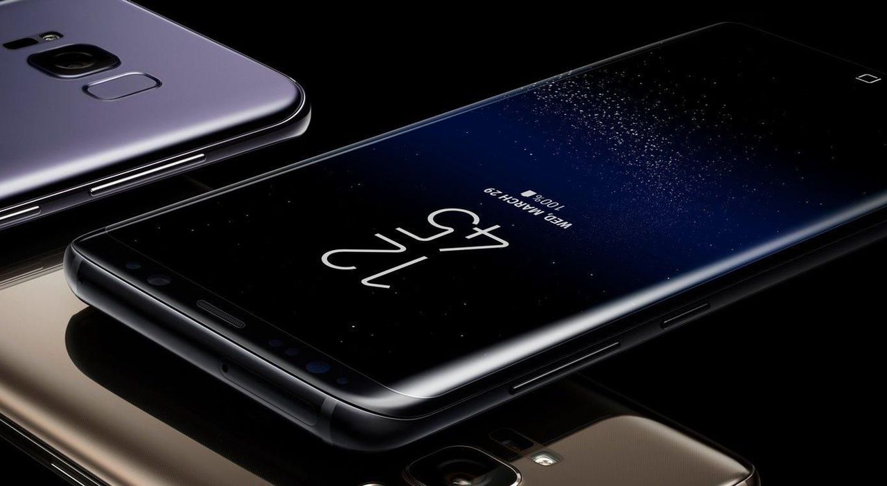 #wSkrócie: wygląd Xiaomi Mi 9, Galaxy S10 na zdjęciu i powrót Motoroli RAZR