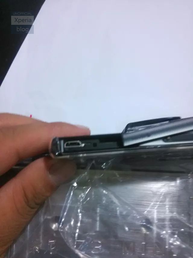 W skrócie: Galaxy Note Edge, Z3 Compact na nowych fotach i LG G3 Dual SIM 11