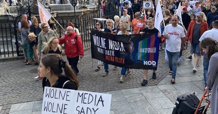 Dziennikarz Radia Gdańsk stracił pracę. "Wcześniej bronił TVN"