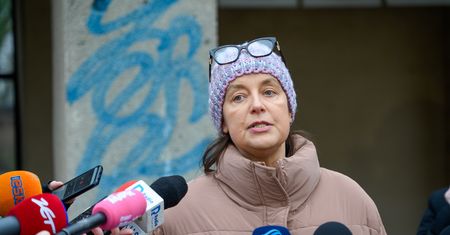 Dzwoniła do pracowników? Znana dyrektorka zoo miała złamać zakaz