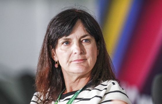 Autorka "Chłopek" dostanie więcej. Dogadała się z wydawcą