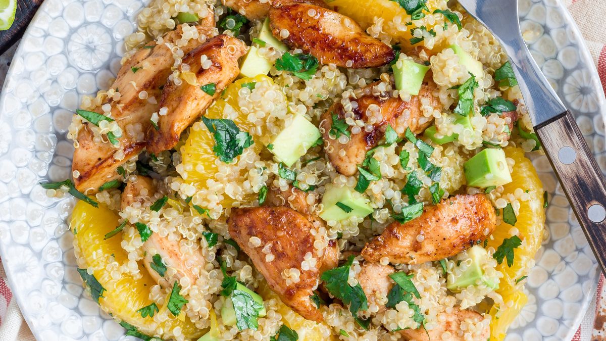 Sałatka z komosą ryżową i kurczakiem