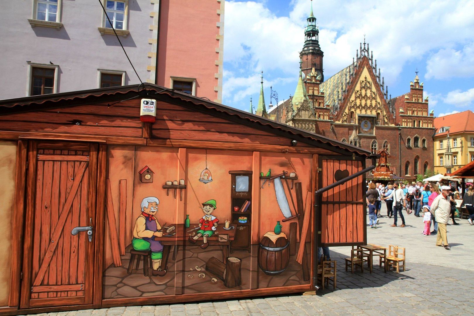 Jarmark Świętojański we Wrocławiu, podobnie jak bożonarodzeniowy, przyciąga tłumy mieszkańców i turystów.