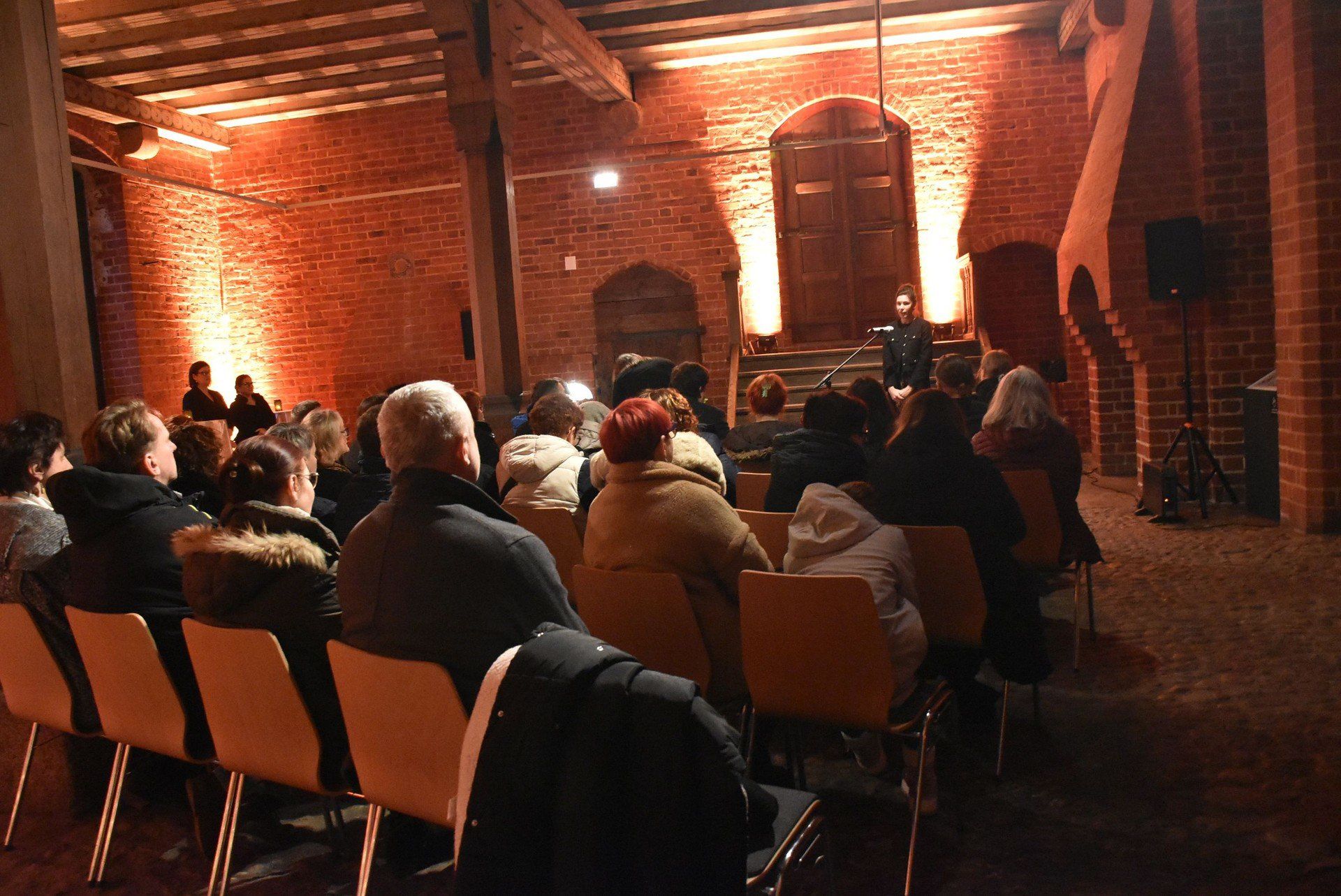 Historia zrekonstrukowana na talerzach w zamku