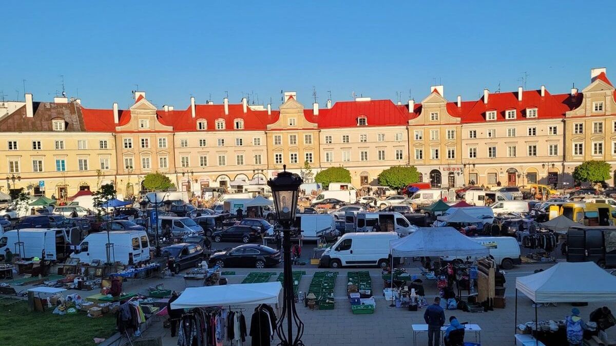 Giełda staroci obok Zamku w Lublinie