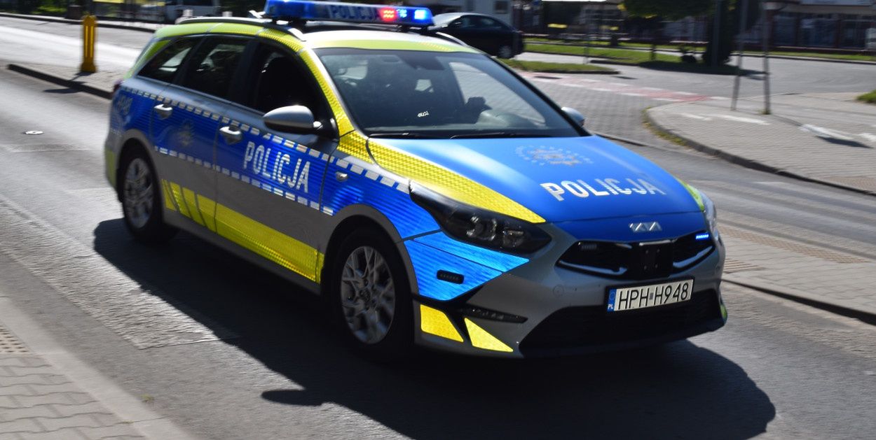 Sochaczew: Policyjny radiowóz pogryziony podczas interwencji