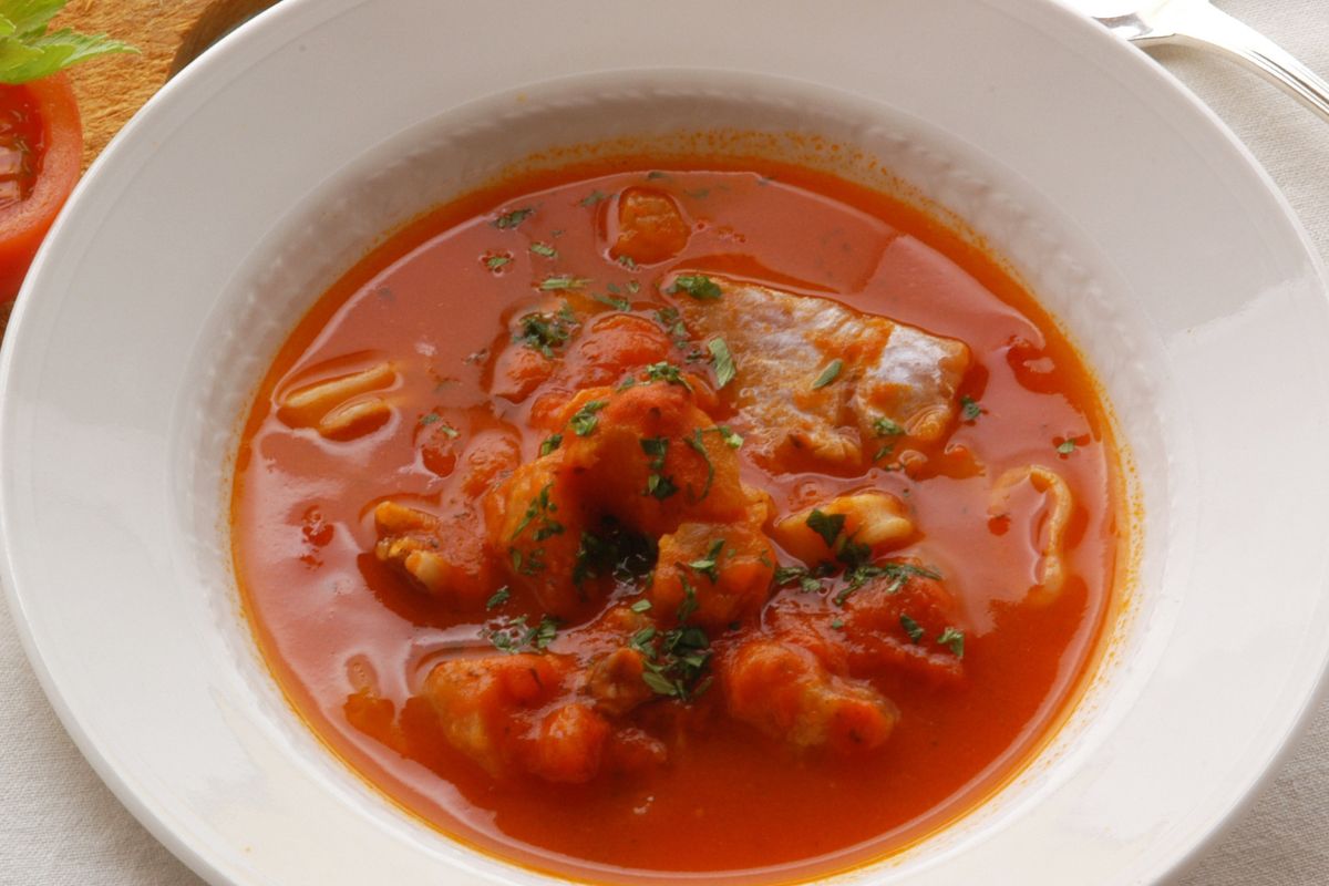 Zuppa di pesce może okazać się dobrą opcją na wigilijny stół