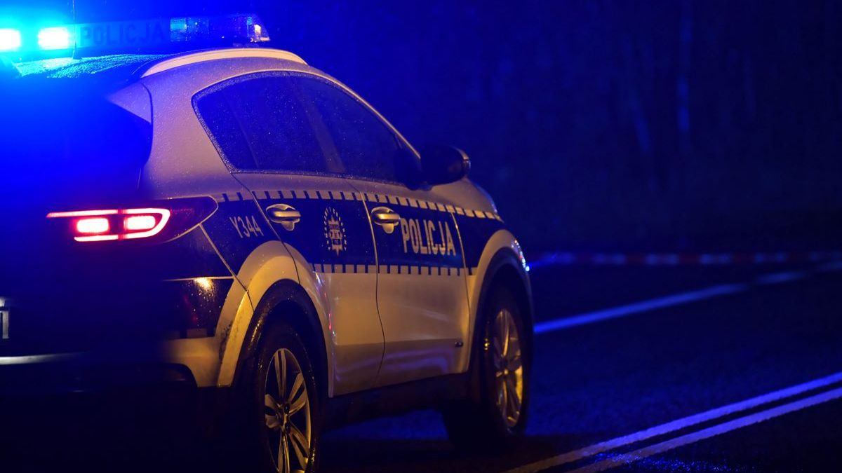 Zwłoki leżały na wiejskiej drodze 