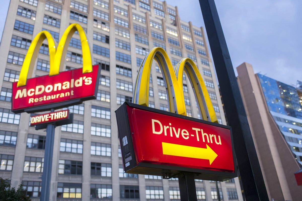 Pracownica McDonald's ujawniła, że cały czas słyszy swoich klientów podczas składania zamówień w drive thru