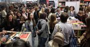 Poznańskie Targi Książki 2026: Tłumy od rana ustawiają się w kolejkach. Miłośnicy książek opanowali MTP