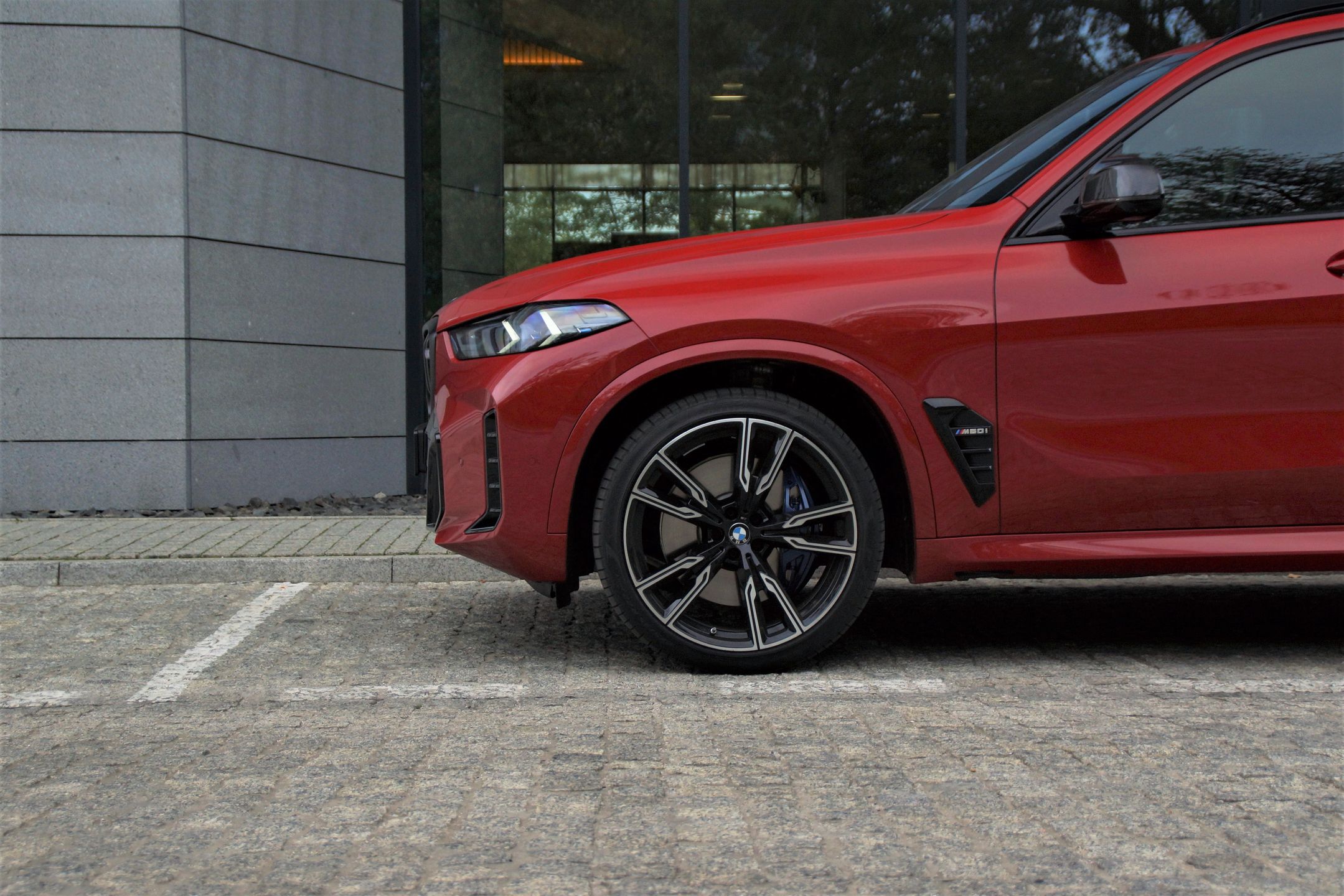 BMW X5 M60i