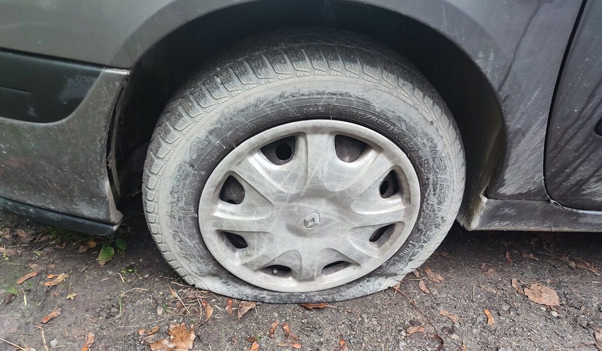 Pocięta opona w samochodzie na osiedlu Bronowice III-Maki