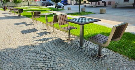 Szach-mat dla wandali! W Lublinie pojawią się nowe, odporne stoliki i siedziska. Ich koszt może zaskoczyć niejednego miłośnika gry