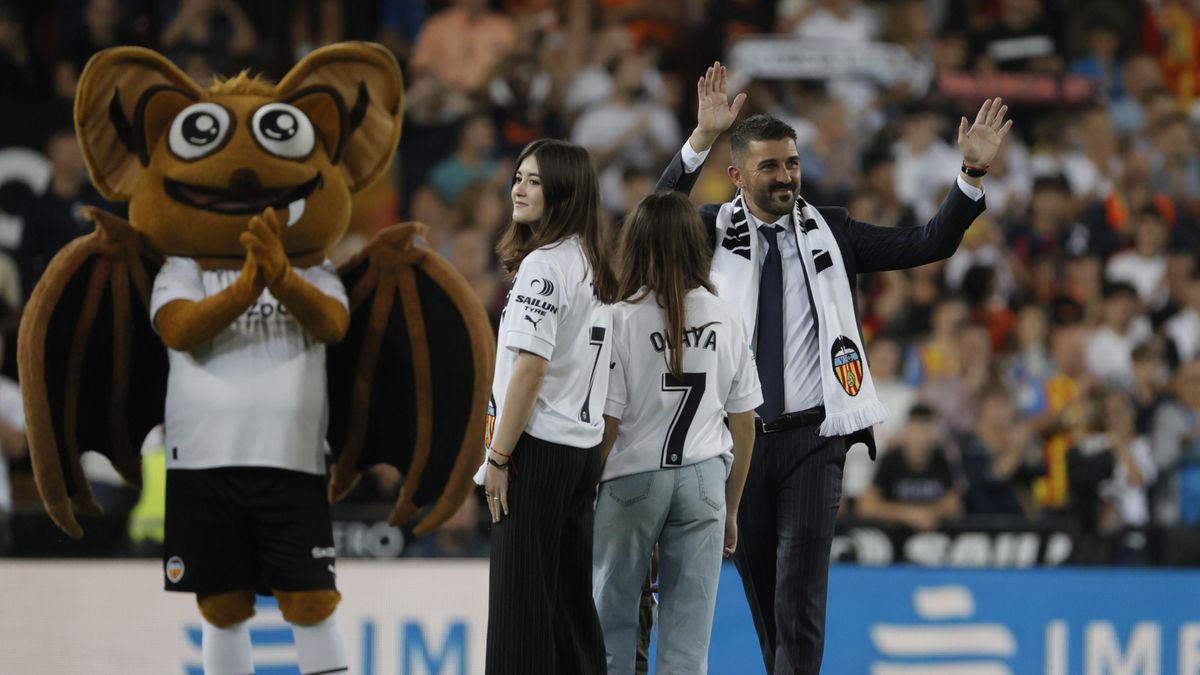 PAP/EPA / David Villa został wyróżniony przed meczem Valencia - Barcelona