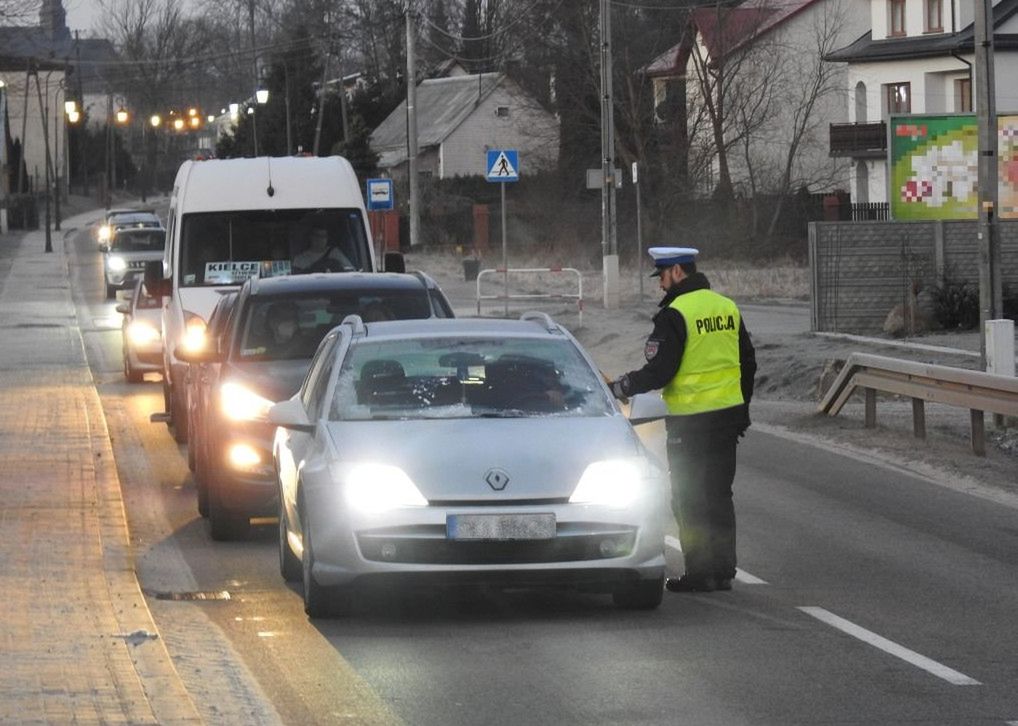 Od sierpnia 2021 r. wróciły przesiewowe kontrole trzeźwości. Policja wykrywa niewiele przypadków, ale może właśnie takie akcje dają do myślenia kierowcom