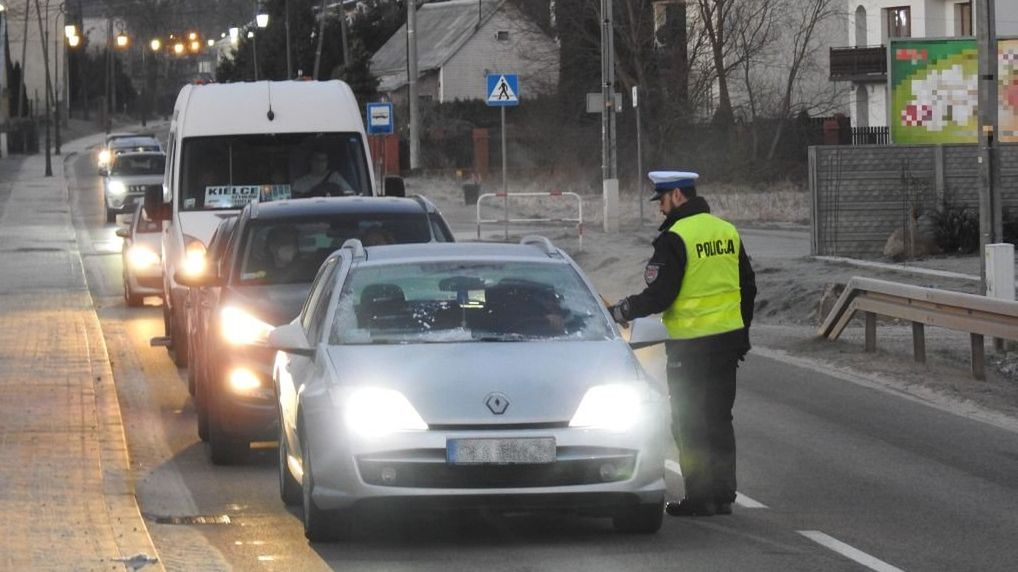 Od sierpnia 2021 r. wróciły przesiewowe kontrole trzeźwości. Policja wykrywa niewiele przypadków, ale może właśnie takie akcje dają do myślenia kierowcom
