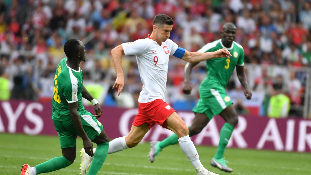 Zdjęcie okładkowe artykułu: PAP / Bartłomiej Zborowski / Na zdjęciu: Robert Lewandowski (w środku)