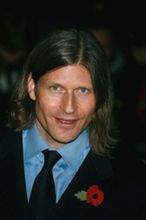 Crispin Glover kręci filmy i pije