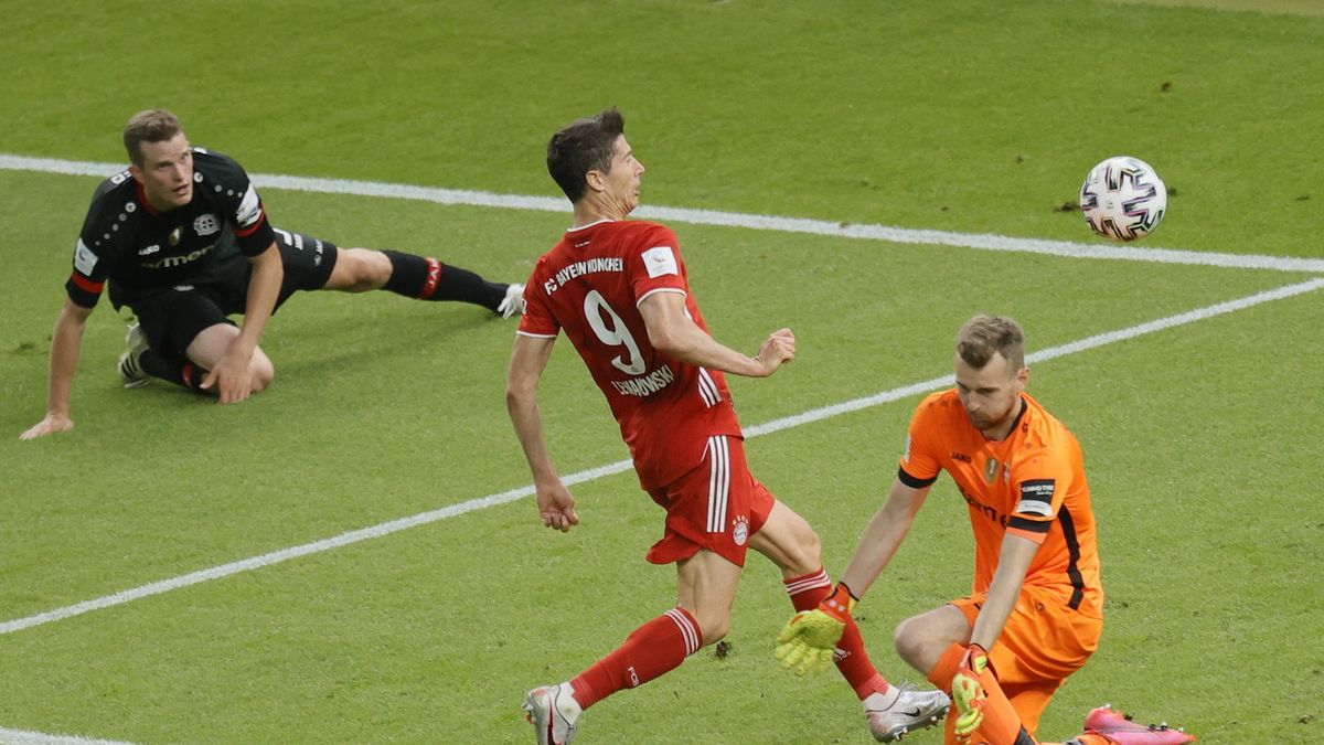 PAP/EPA / EPA/RONALD WITTEK / POOL / Robert Lewandowski