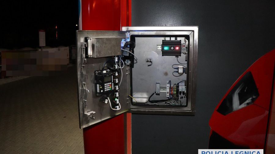 Legnica. Kradł monety z automatów myjni samochodowych. Został złapany na gorącym uczynku