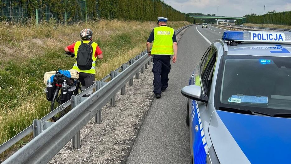 Rowerzysta zatrzymany na drodze ekspresowej