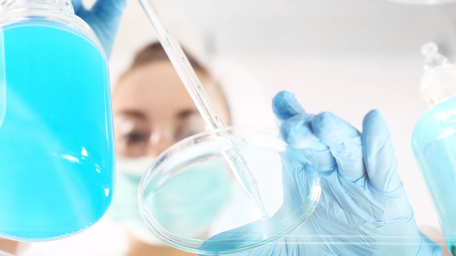 ola20
mikroskop, chemia, chemik, inżynier, inżynieria, naukowiec, bionanotechnologia, laboratorium, chemikalia, badanie, analiza, skażenie, odczynnik, odczynnik chemiczny, reakcja, kwas, siarczan, pracownik, bakteria, eksperyment, polimer, technologia, ekologia, badanie naukowe, woda, wskaźnik, maska, maska ochronna, kombinezon, kombinezon ochronny, parametry, zanieczyszczenie skażenie, laborantka, ciecz, odzież ochronna, kobieta, wyposażenie laboratorium, medycyna, biotechnologia, laboratorium chemiczne, laboratorium analityczne