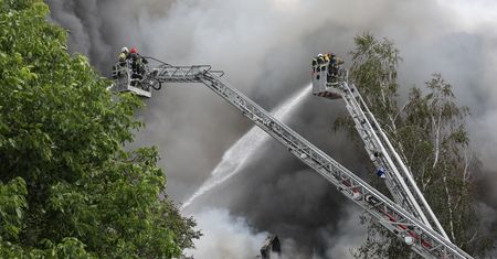Pożar hali ze sztucznymi skórami w Sulejówku. Zbadano już powietrze