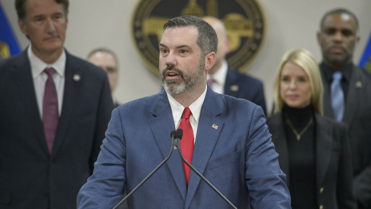 Temporary
FILE - Erik Siebert, interim U.S. Attorney for the eastern district of Virginia, speaks as Attorney General Pam Bondi, right, and Virginia Gov. Glenn Youngkin, left, listen during a news conference at the Manassas FBI Field Office, March 27, 2025, in Manassas, Va. (AP Photo/Rod Lamkey, Jr., File)
Rod Lamkey