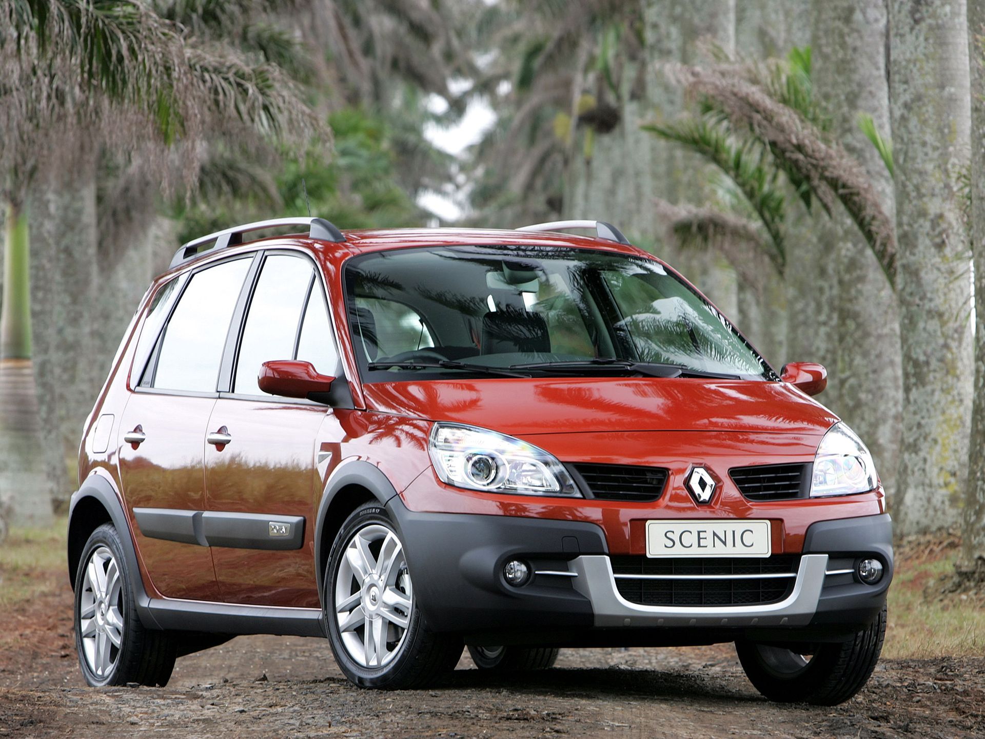 Uterenowiony Renault Scénic Conquest. W przeciwieństwie do poprzednika już tylko z napędem na jedną oś.