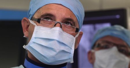Pracował z prof. Religą, został przedsiębiorcą roku. Teraz jego szpital czeka niepewny los przez reformę
