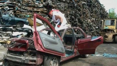 Street Fighter - demolka samochodu na żywca 1