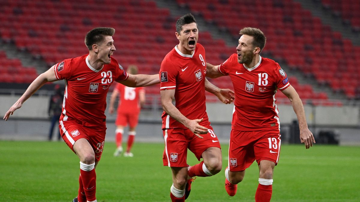 Na zdjęciu od lewej: Krzysztof Piątek, Robert Lewandowski i Maciej Rybus