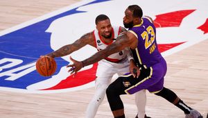 NBA. LeBron James i Anthony Davis dali popis, Lakers prowadzą z Blazers 2-1