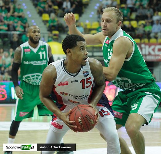 We wszystkich trzech dotychczas rozegranych meczach dąbrowianie byli w stanie przeciwstawić się faworytom pojedynków