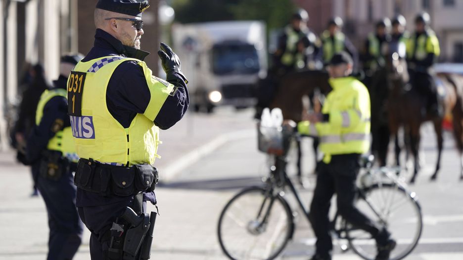 Malmo International Forum on Holocaust Remembrance and Combating Antisemitism
epa09520013 Police secure the perimeters outside the Malmo Synagogoue before a visit by Swedish Prime Minister ofven on the eve of the Malmo International Forum on Holocaust Remembrance and Combating Antisemitism, in Malmo, Sweden, 12 October 2021. The forum will take place at Malmomassan (The Malmo Fair) to "jointly take concrete steps forward in the work on Holocaust remembrance and the fight against antisemitism," its website reads.  EPA/Johan Nilsson  SWEDEN OUT SWEDEN OUT 
Dostawca: PAP/EPA.
Johan Nilsson
