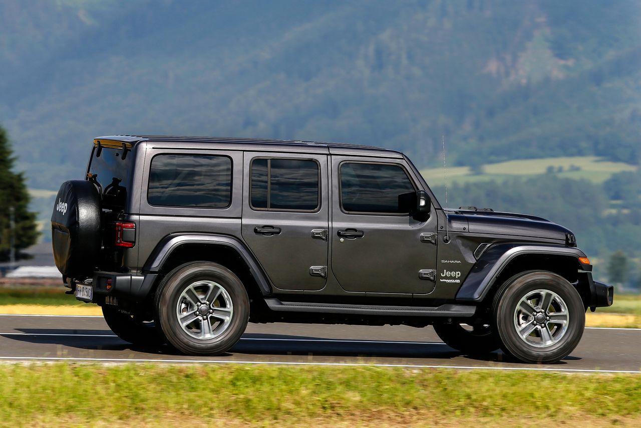 Według producenta Jeep Wrangler Unlimited Sahara może stanowić alternatywę dla SUV-a.