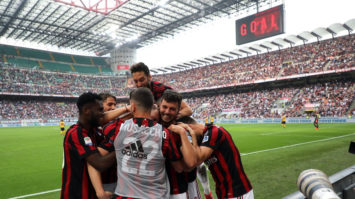 PAP/EPA / MATTEO BAZZI  / Radość piłkarzy AC Milan