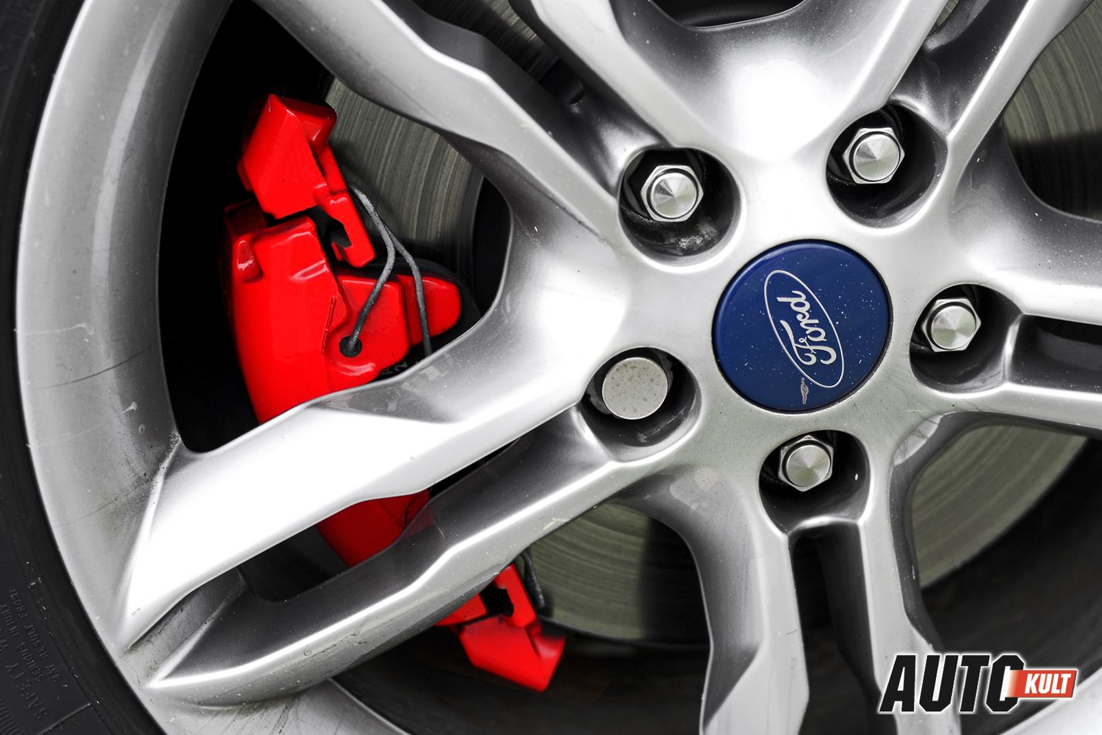 Volkswagen Golf Variant VII 2,0 TDI Highline vs. Ford Focus Kombi 1,6 EcoBoost Titanium - test  [galeria] 16