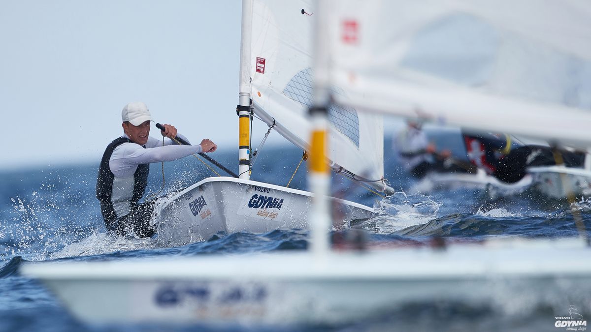 Materiały prasowe / Robert Hajduk / Na zdjęciu: Jakub Rodziewicz na jachcie olimpijskiej klasy Laser Standard