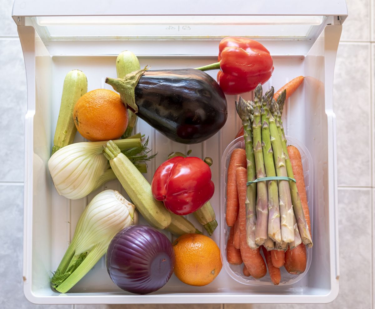 Jak przechowywać warzywa i owoce, by dłużej zachowały świeżość?