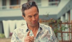 Piotr Cyrwus w spocie ketchupu Kotlin pokazuje, jak grillować w czasie epidemii (wideo)