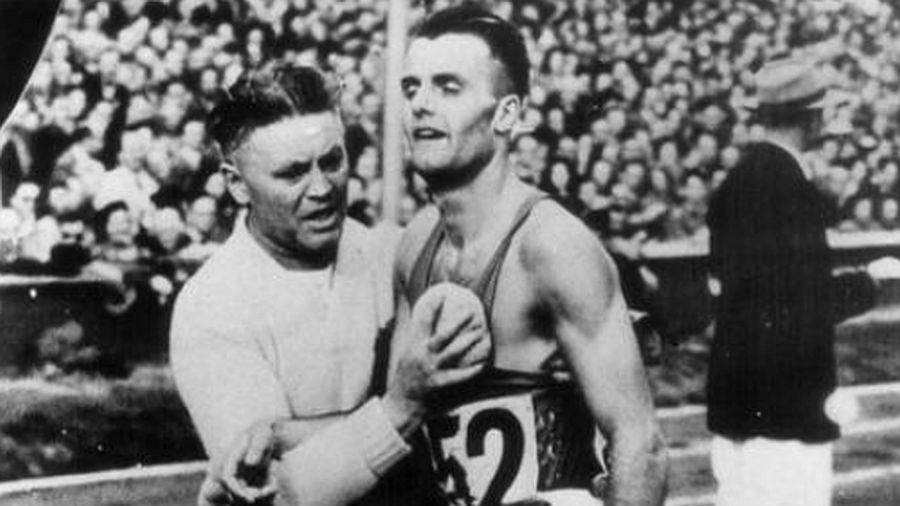 Etienne Gailly na mecie maratonu podczas IO 1948