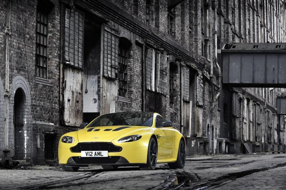 Aston Martin V12 Vantage S (prawie) najszybszym autem z Gaydon w historii [wideo]