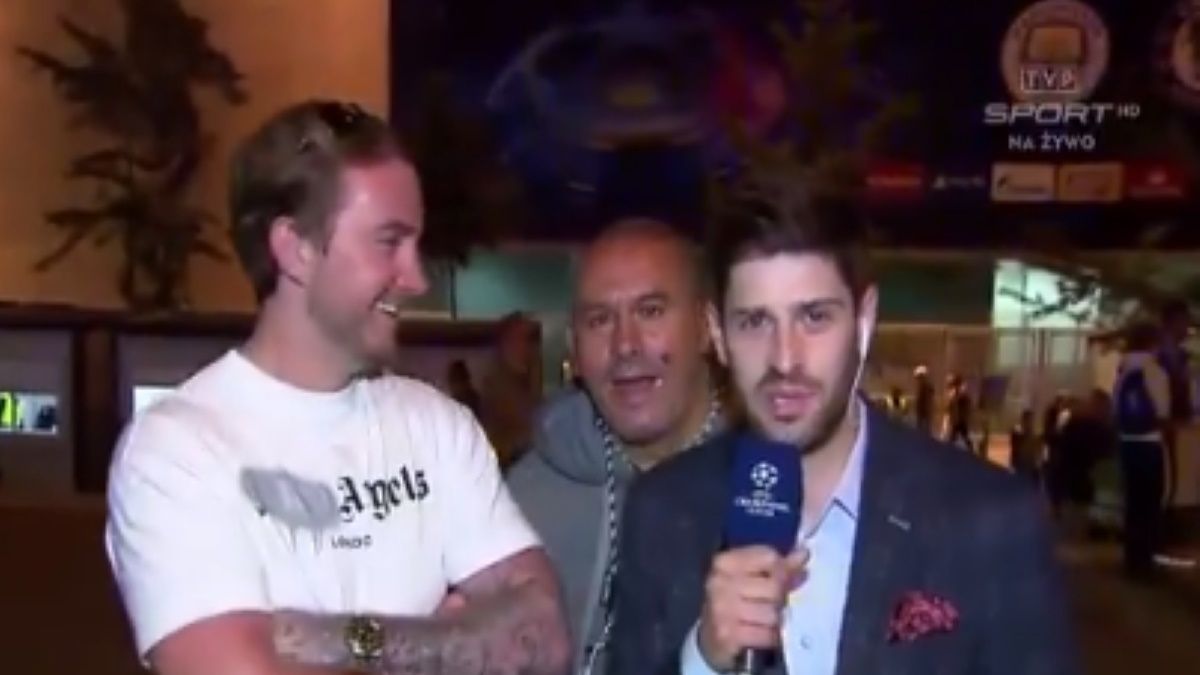 Maciej Adamiak relacjonował mecz dla TVP Sport. Reporter musiał walczyć o uwagę z mistrzem drugiego planu