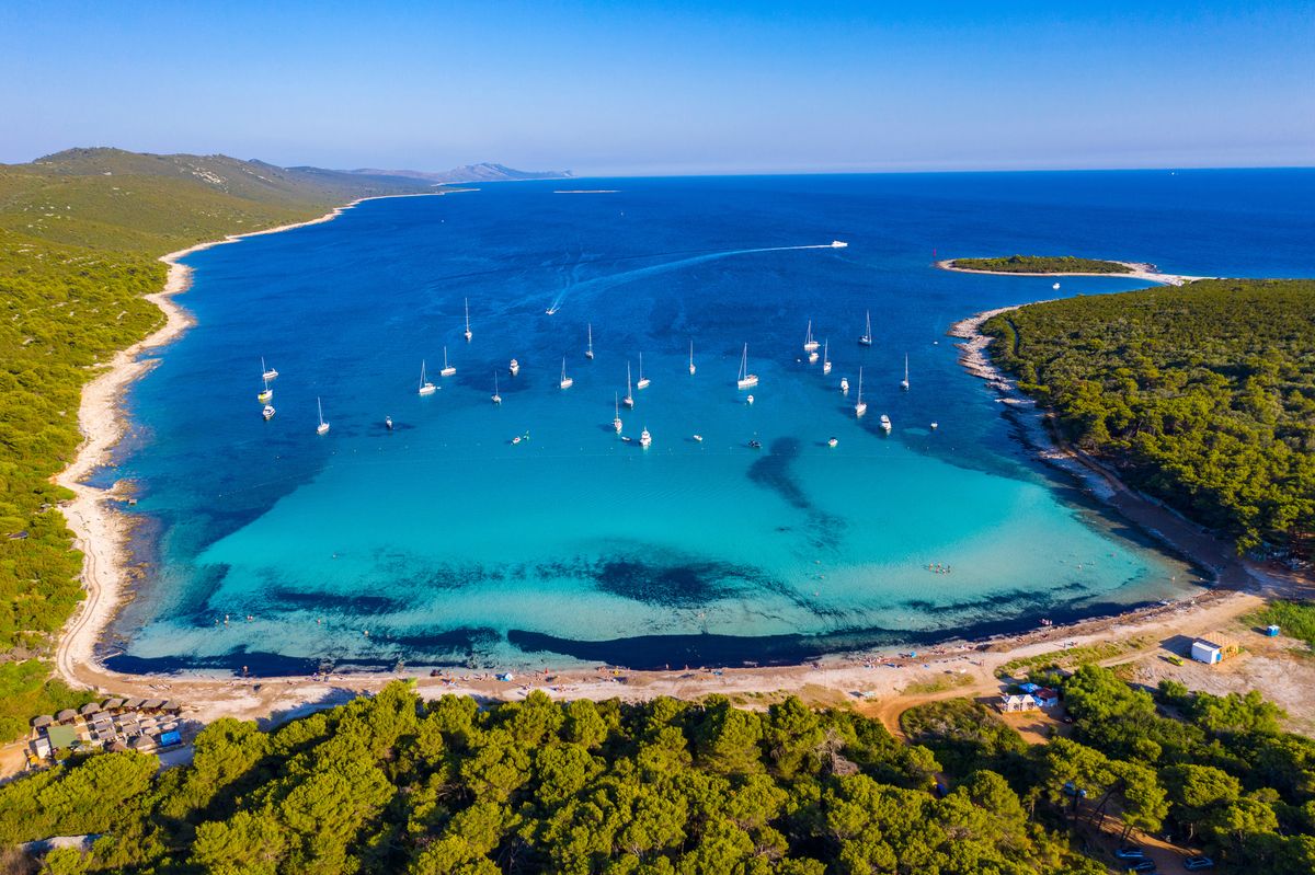 Plaża Sakarun na wyspie Dugi Otok uznawana jest za jedną z najpiękniejszych w Chorwacji 