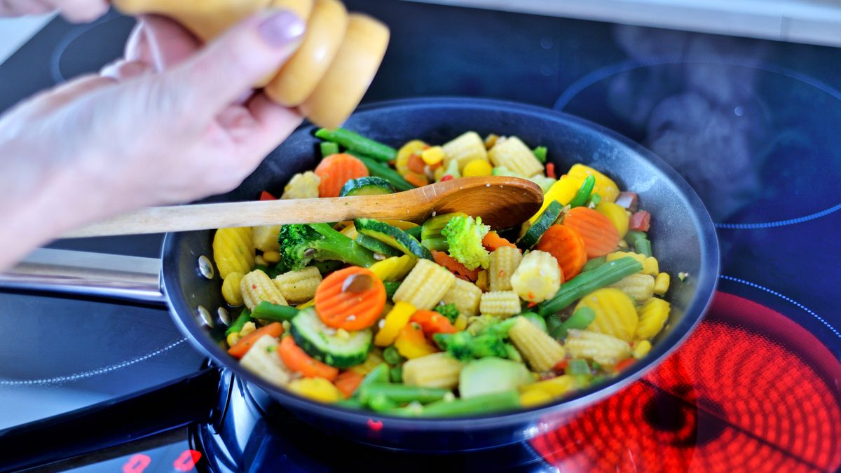 warzywa, jedzenie, jarzyna, zdrowa, BINARY<(8) bytes>, pomidor, wege, marchew, papryka, patelnia, BINARY<(8) bytes>, przyprawy, kuchnia, BINARY<(8) bytes>, dom, w domu, domowy, BINARY<(6) bytes>, mrożonka, BINARY<(7) bytes>, BINARY<(7) bytes>, obiad, BINARY<(8) bytes>, dania, wegetarianin, jarzyny, lunch, bazylia, BINARY<(7) bytes>, papryczka, dieta, BINARY<(6) bytes>, BINARY<(7) bytes>, gotowanie, delikatesowy, cebula, przepyszny