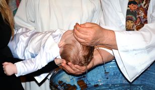Rodzice mają wysokie oczekiwania wobec chrzestnych dziecka. Coraz więcej osób odmawia