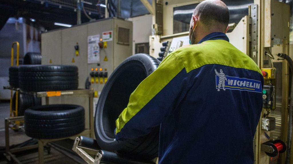 Production at Cie Generale des Etablissements Michelin SCA Plants
Bloomberg
european, french, manufacture, tires, tyres, fabrication, e.u., eu, euro members, business news, automotive, auto parts, industries, emea