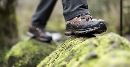 Mikroplastik zanieczyszcza górskie jeziora. Buty piechurów pod lupą